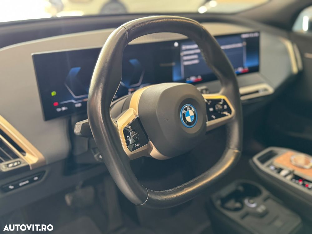 BMW iX - 10