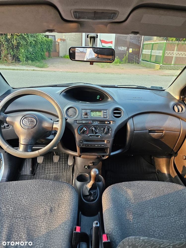 Toyota Yaris 1.0 Base - 12