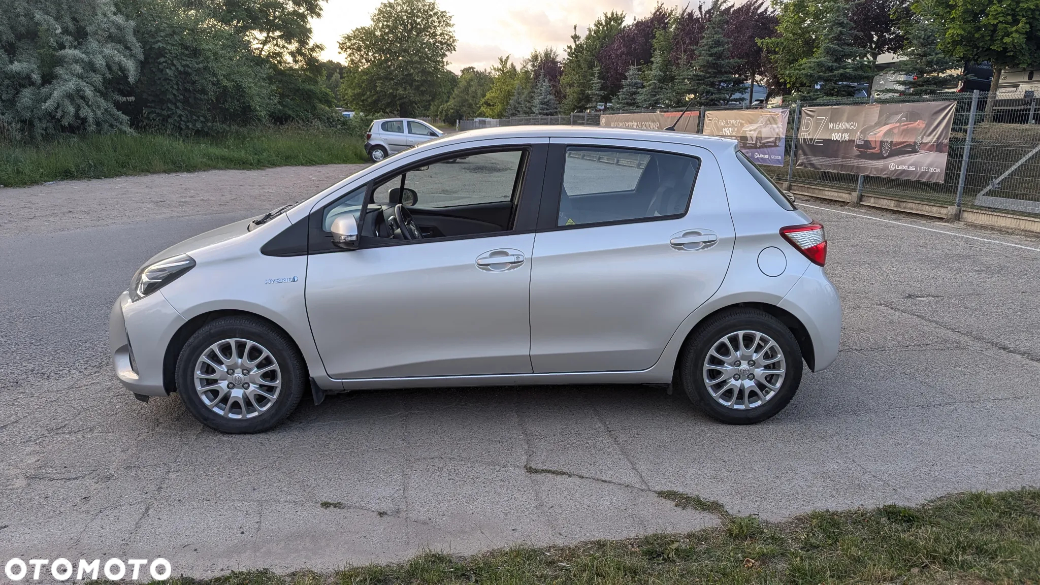 Toyota Yaris Hybrid 100 Dynamic - 4