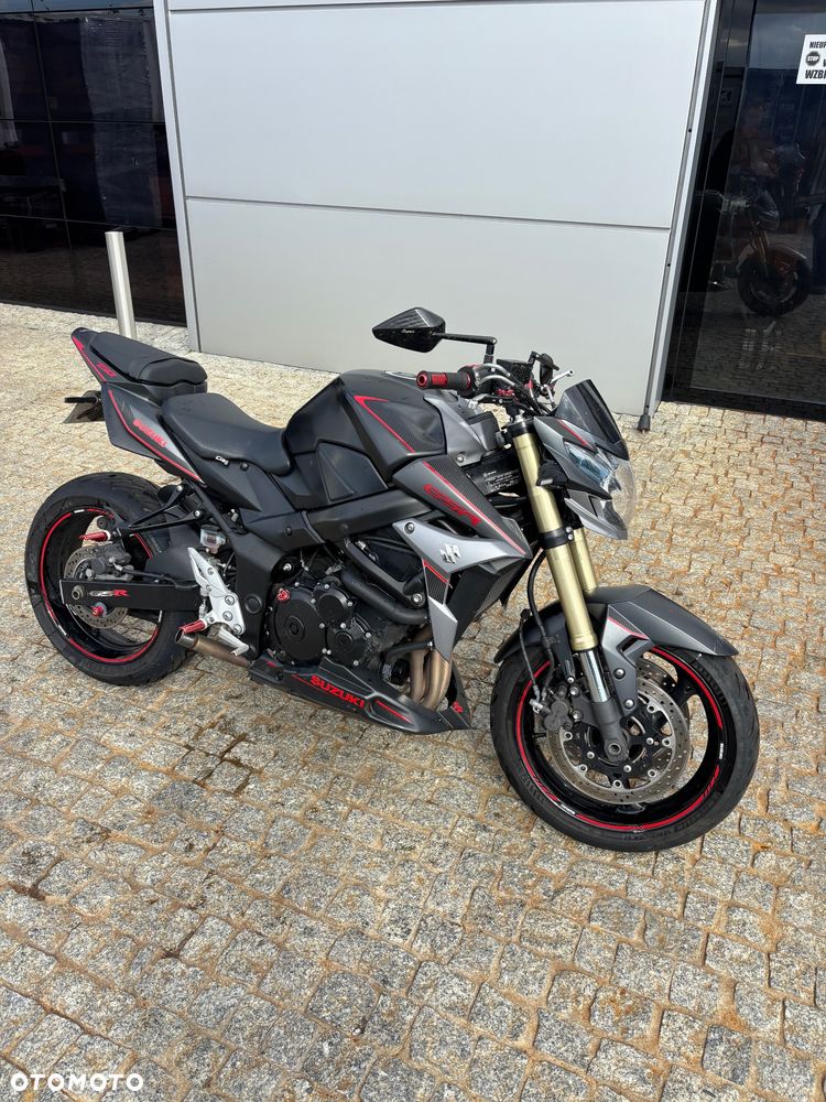 Suzuki GSR - 1