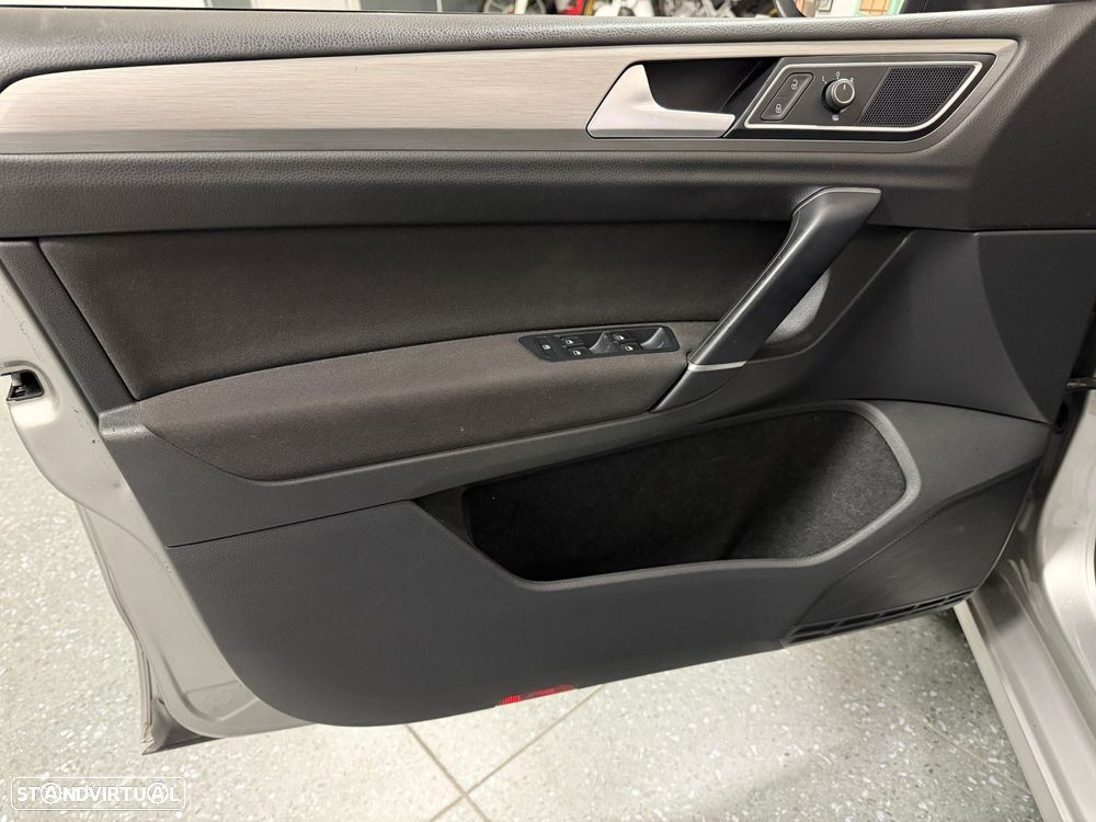 VW Golf Sportsvan 1.6 TDI Confortline BlueMotion - 17