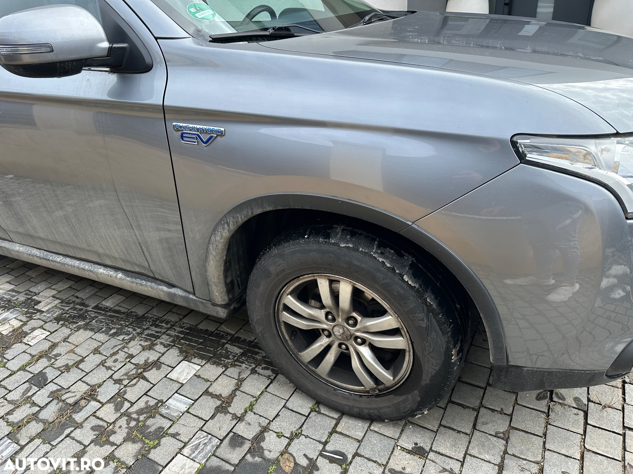 Mitsubishi Outlander 2.0 4WD Plug-In Hybrid Plus - 10