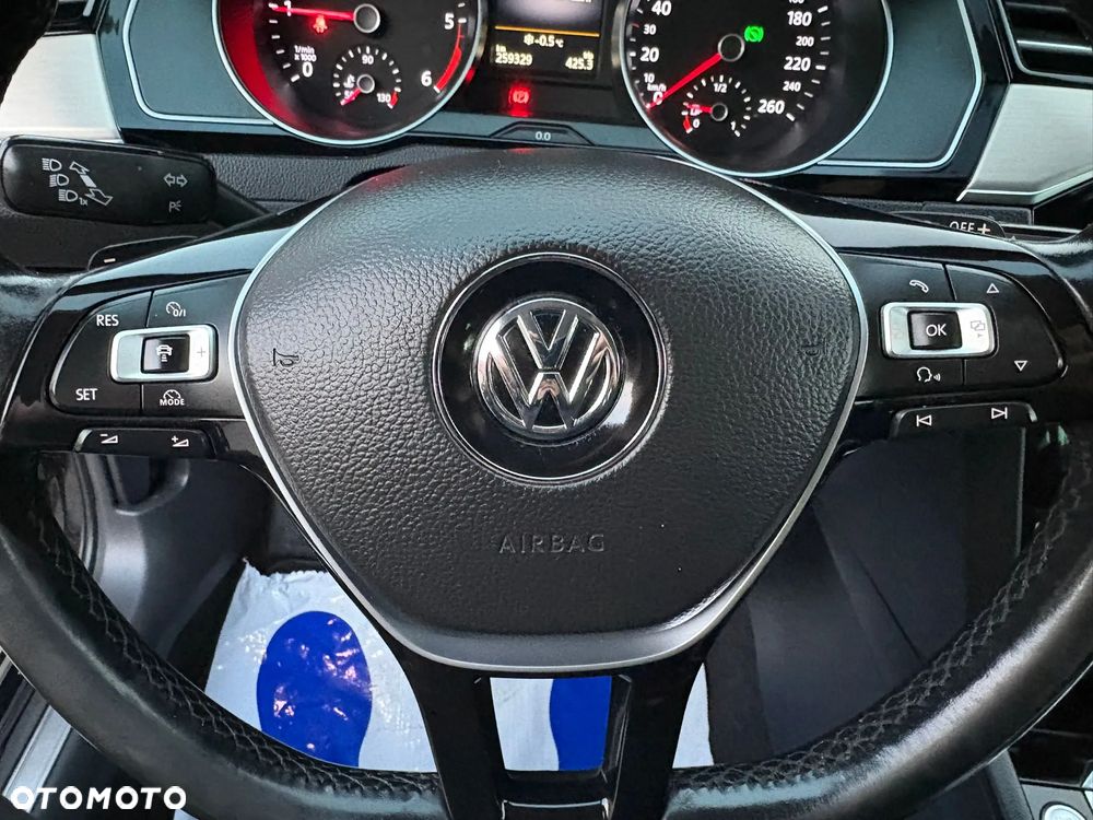 Volkswagen Passat 2.0 TDI SCR (BlueMotion Tech) 4Mot DSG Highline - 13