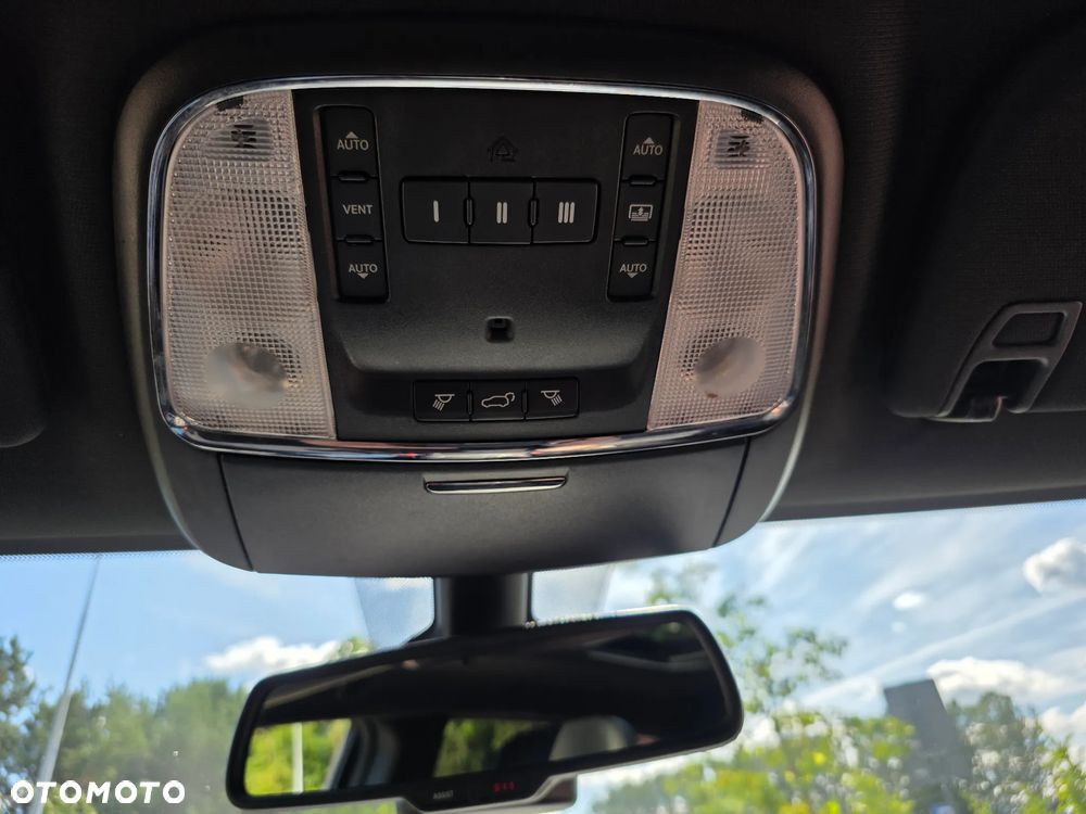 Jeep Grand Cherokee - 17