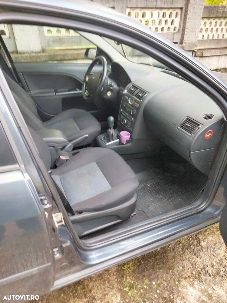 Ford Mondeo 2.0TDCi Ambiente - 5
