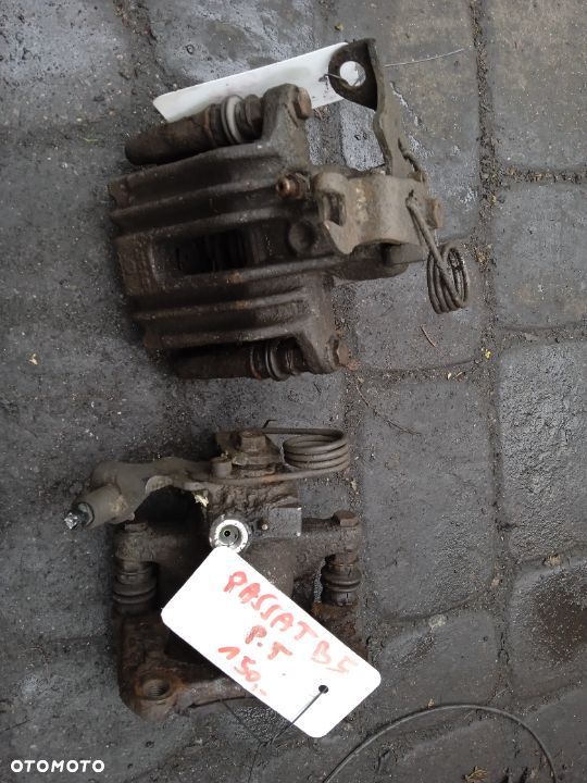 VW PASSAT B5 ZACISK TYLNY LEWY LUB PRAWY - 1