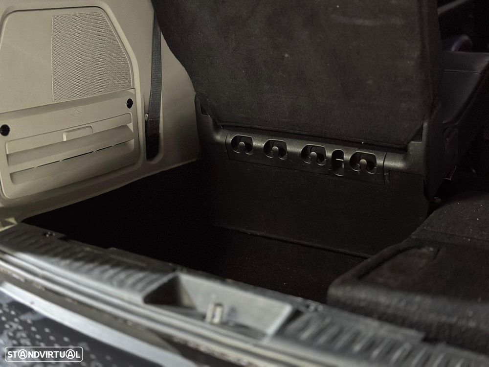 Lancia Voyager 2.8 CRD Platinum - 13