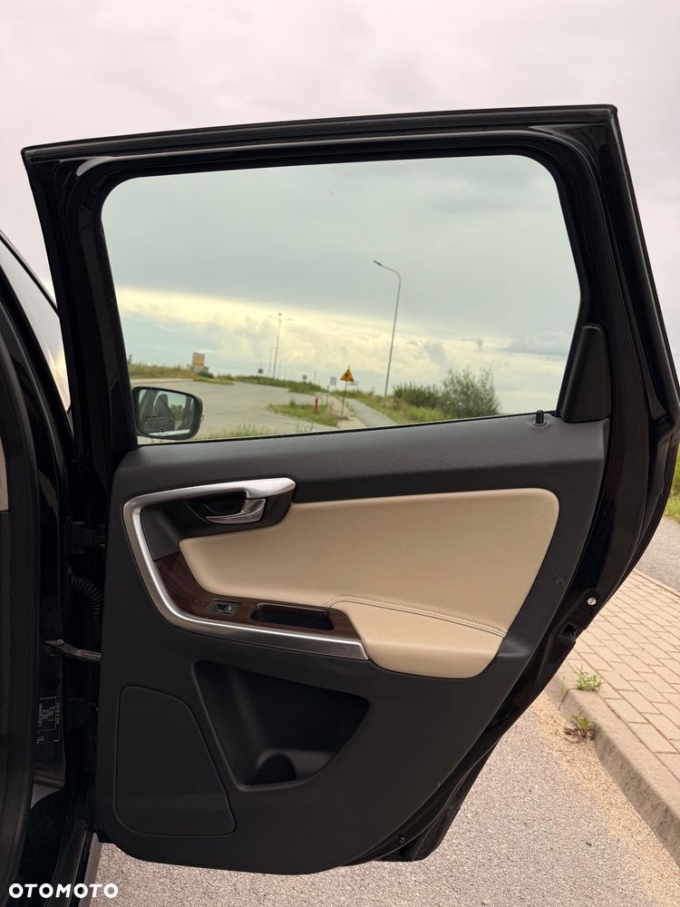 Volvo XC 60 D5 AWD Summum - 17