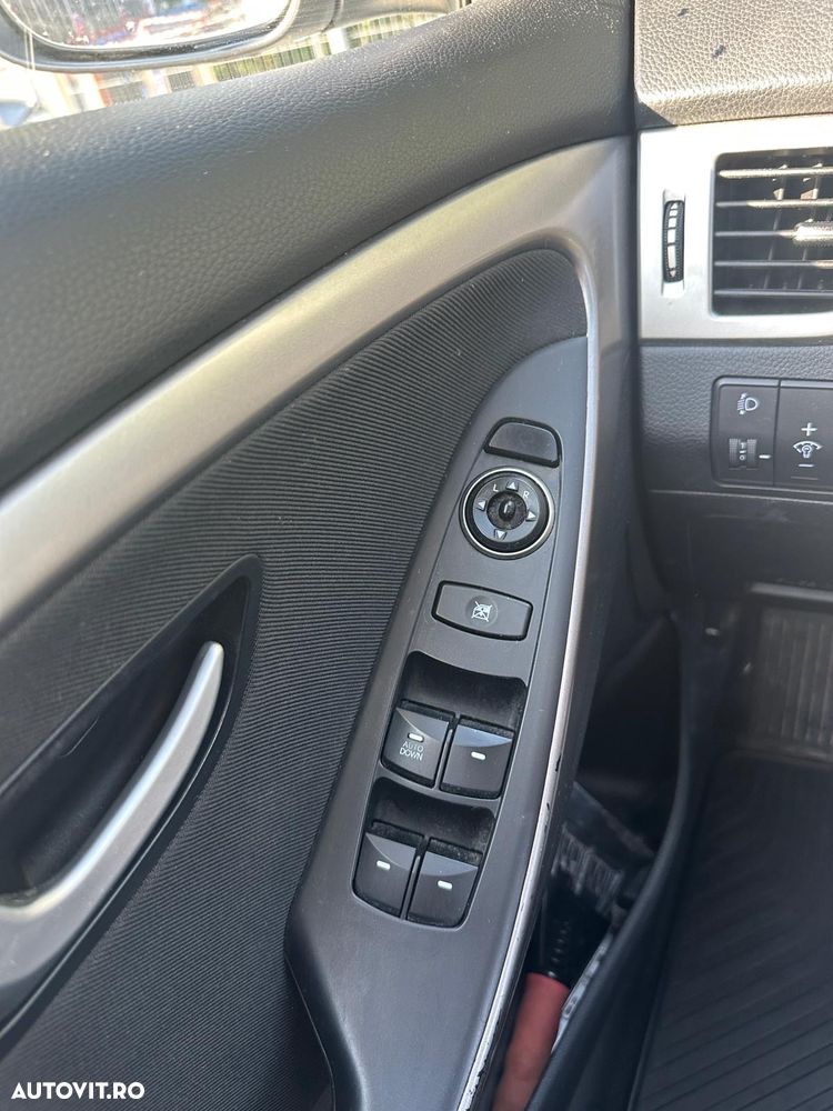 Hyundai i30 1.6 CRDI DPF 5DR MT Highway - 8