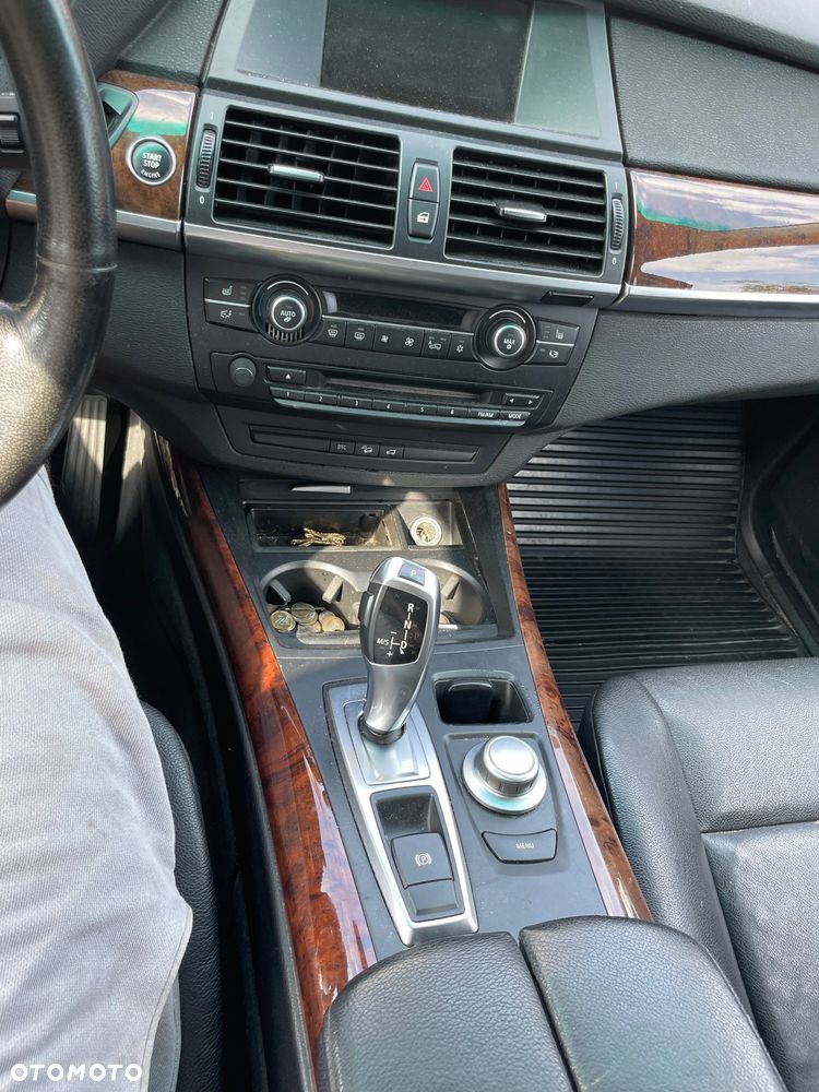 BMW X5 4.8i xDrive - 12