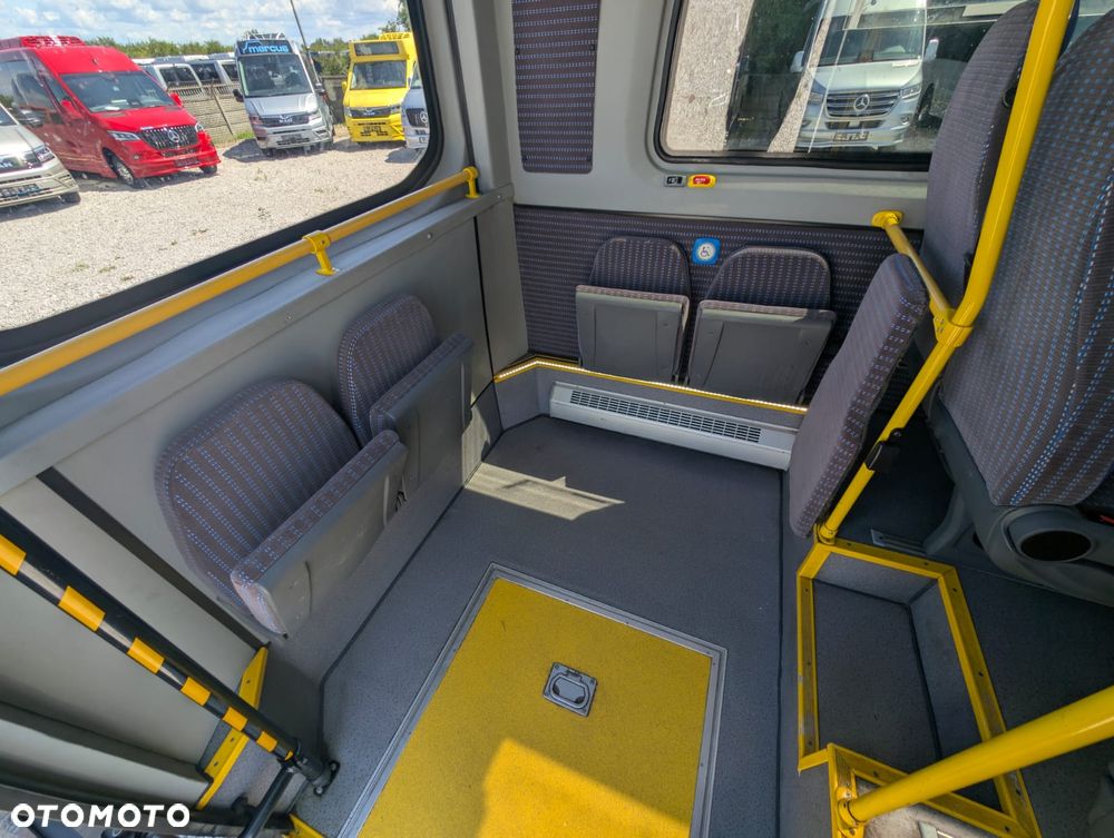 Mercedes-Benz Sprinter 517 - 19