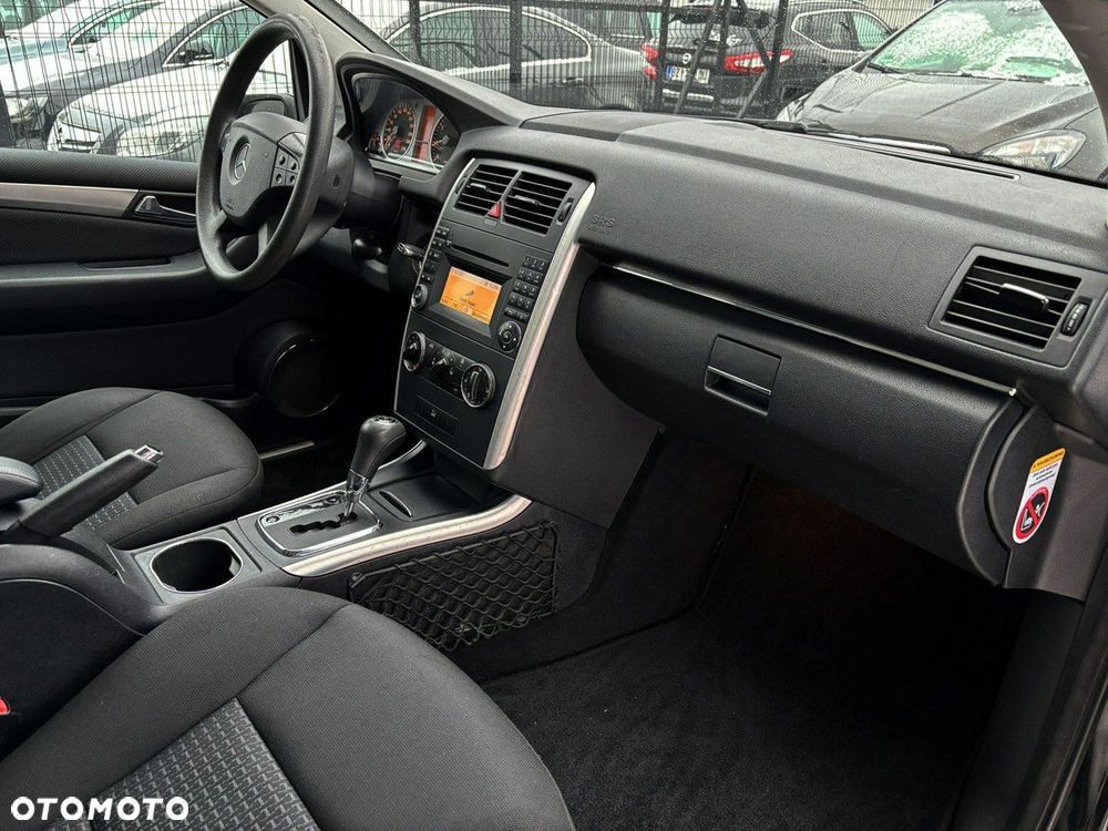 Mercedes-Benz Klasa B 180 Autotronic - 25