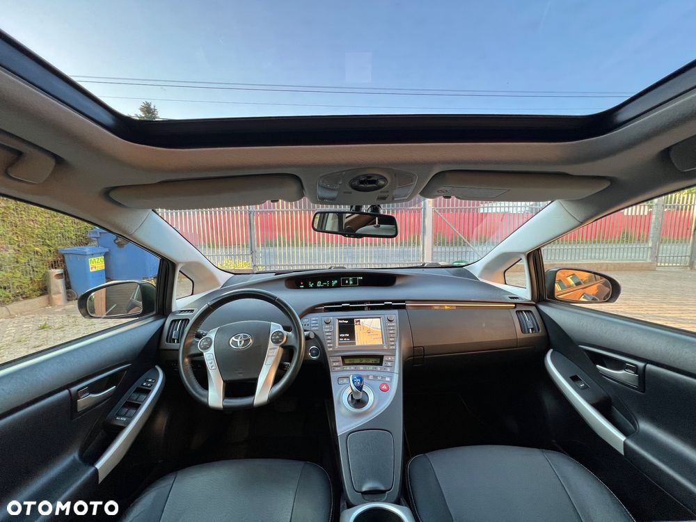 Toyota Prius (Hybrid) Executive - 25