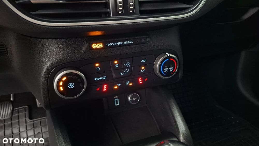 Ford Focus 1.0 EcoBoost Trend Edition - 28