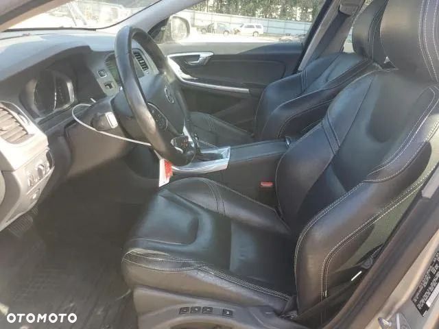 Volvo S60 T5 Drive-E Dynamic Edition (Momentum) - 9