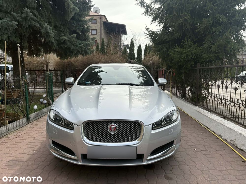 Jaguar XF 35t AWD R-Sport - 4