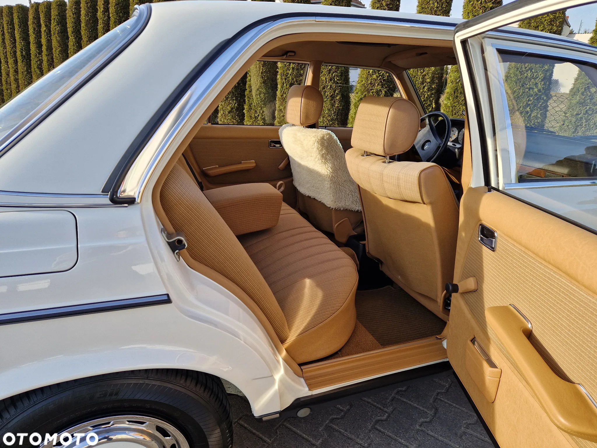 Mercedes-Benz W123 - 35