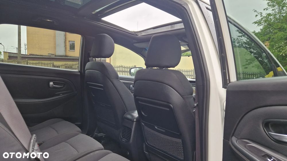 Kia Carens 1.6 GDI Edition 7 - 10