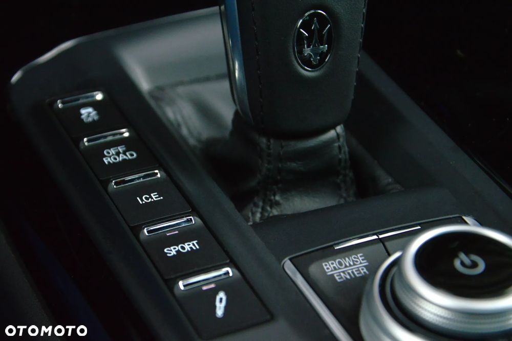 Maserati Levante - 23