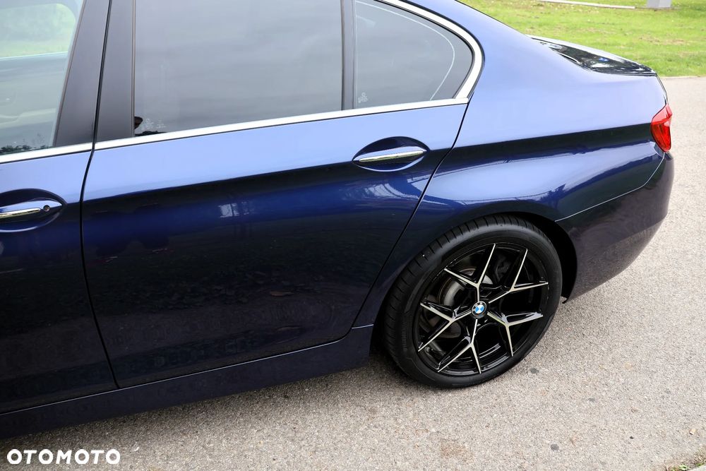 BMW Seria 5 528i xDrive - 4