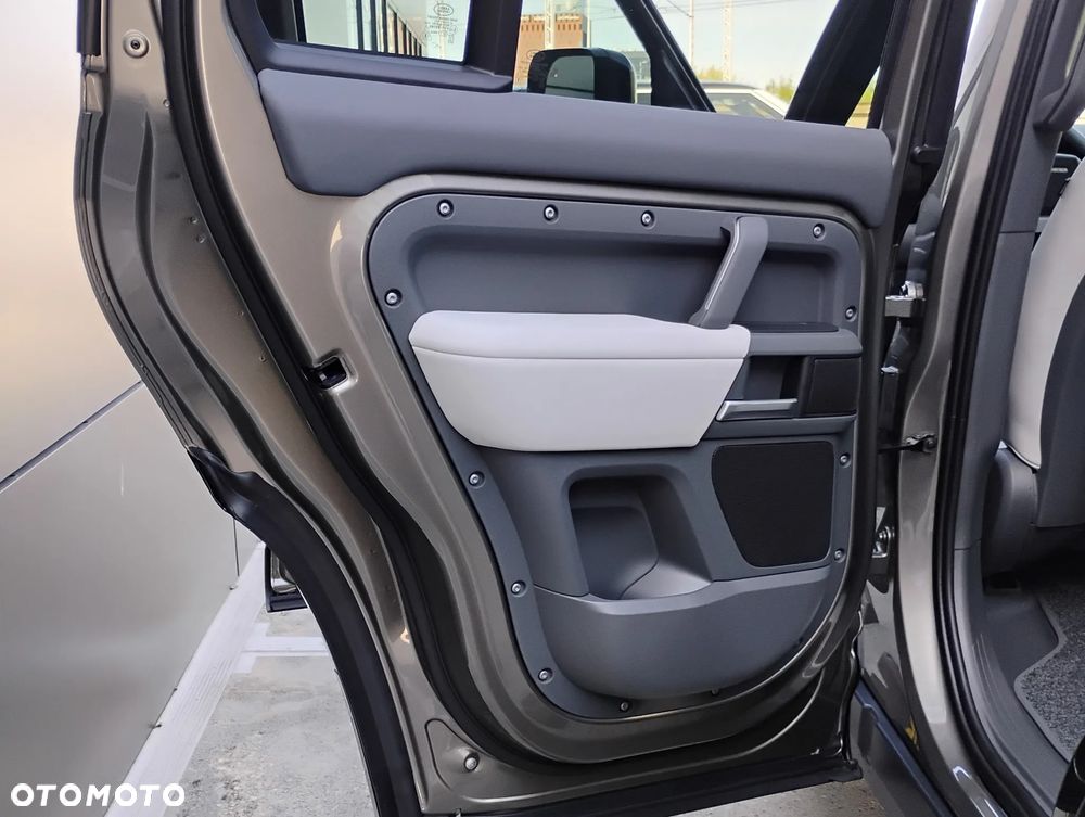 Land Rover Defender 110 2.0 P300 X-Dynamic SE - 15