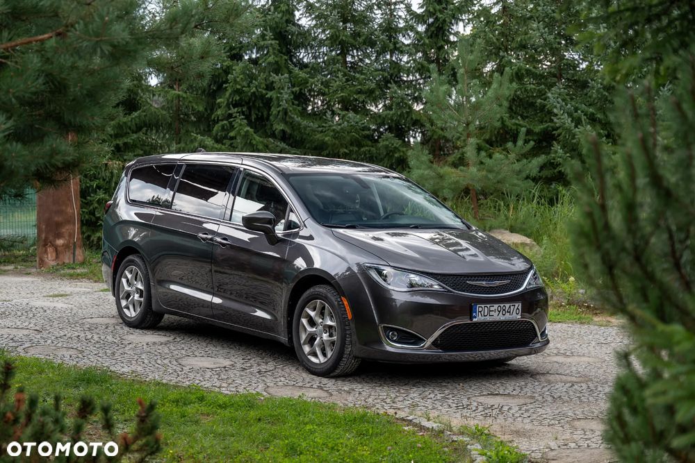 Chrysler Pacifica - 2