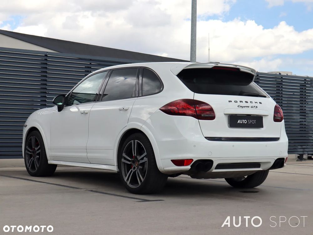 Porsche Cayenne GTS - 5