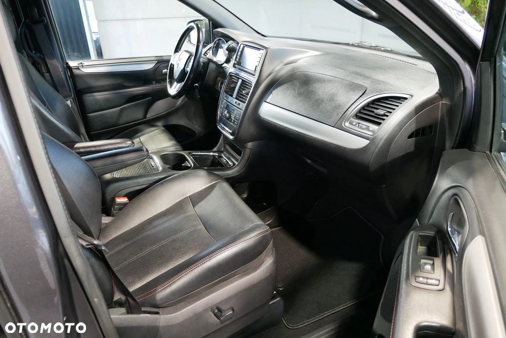 Dodge Grand Caravan - 10