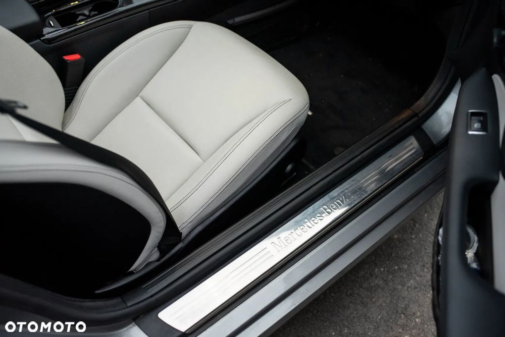 Mercedes-Benz SLK 250 (BlueEFFICIENCY) 7G-TRONIC - 31