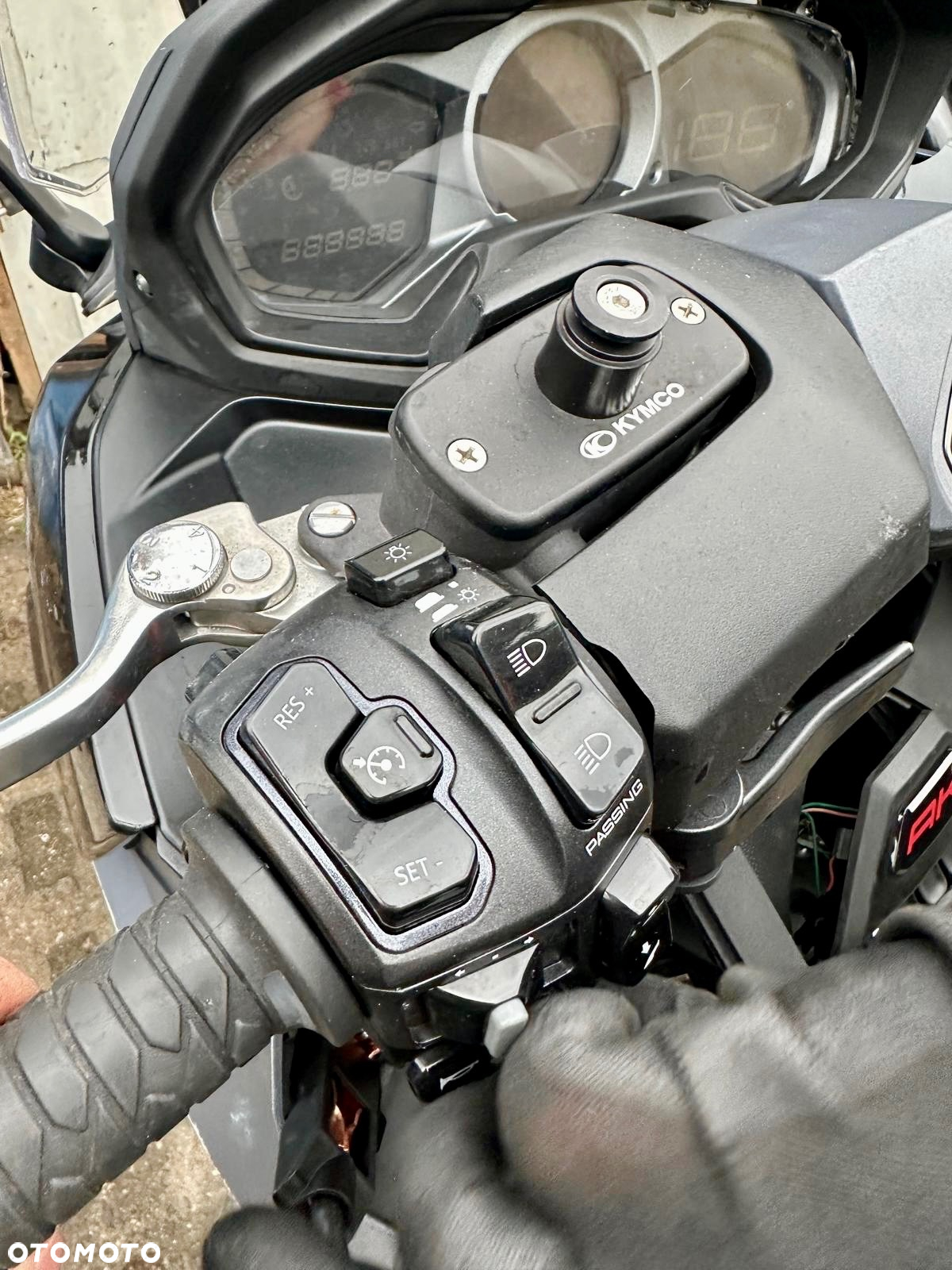 Kymco AK 550 - 11