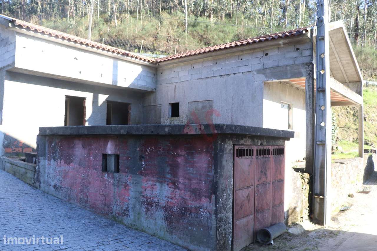 Moradia T3 para Restauro em Sendim, Felgueiras - Grande imagem: 4/17