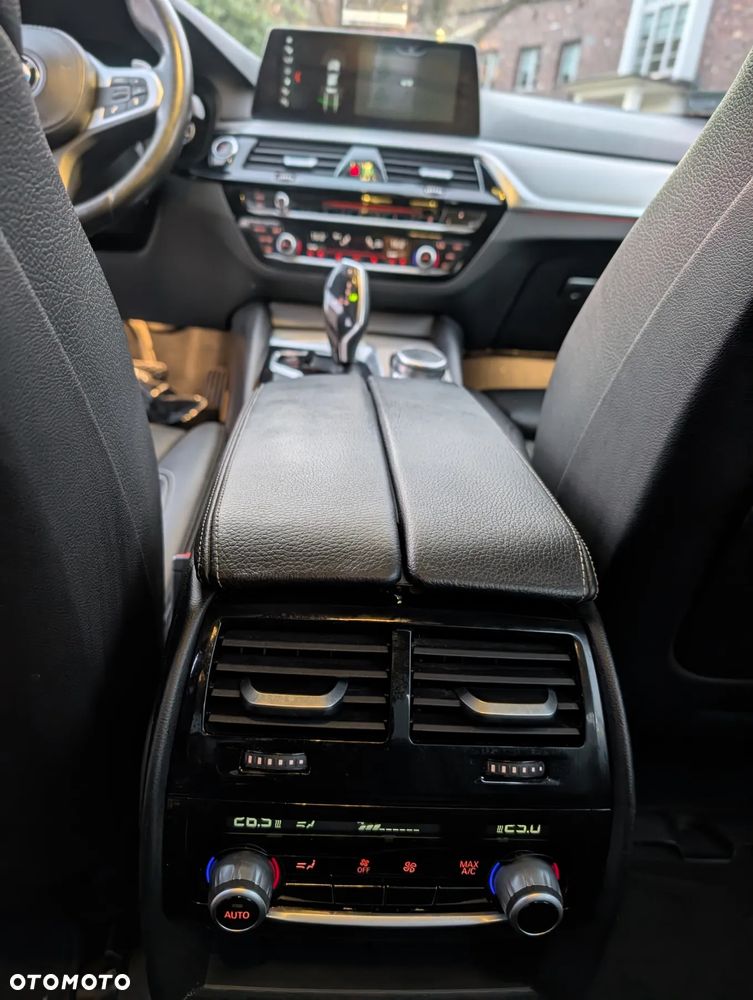BMW Seria 5 520d xDrive - 13
