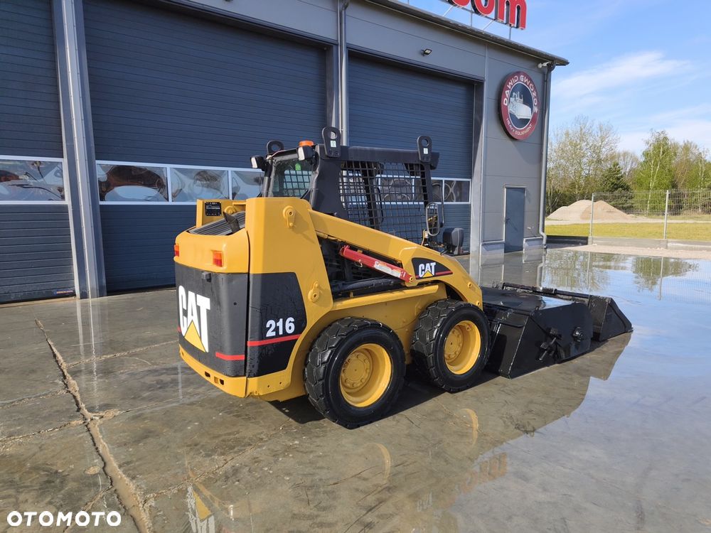 Caterpillar 216 - 4