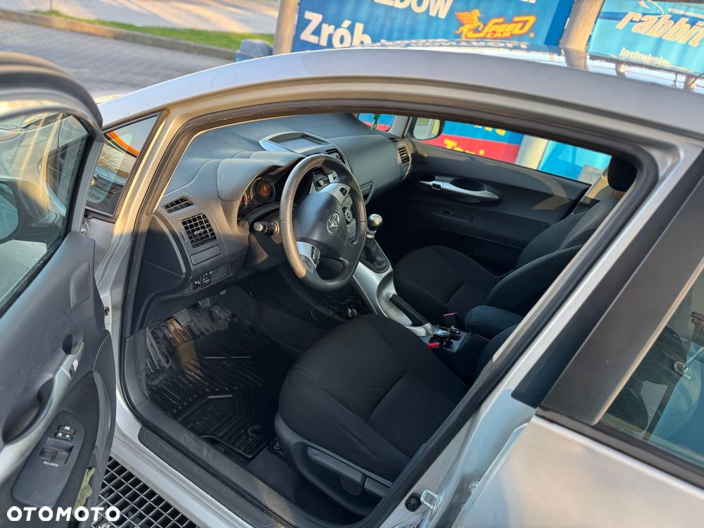 Toyota Auris 1.33 VVT-i Active - 4