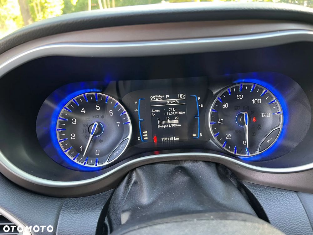 Chrysler Pacifica - 16