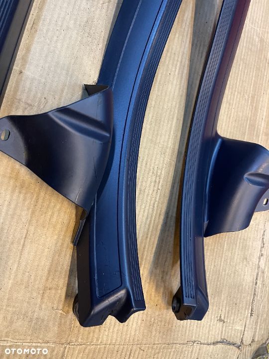 Listwy na progi niebieskie progi Bmw e38 super stan - 2