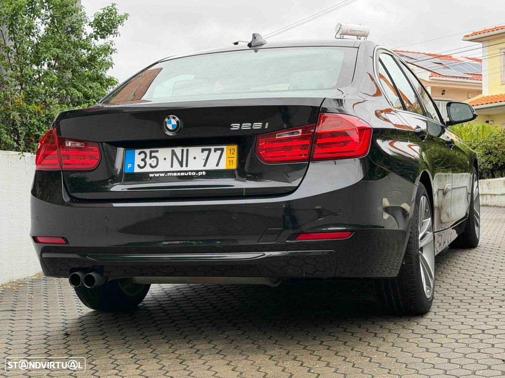 BMW 328 i Auto Line Sport - 23