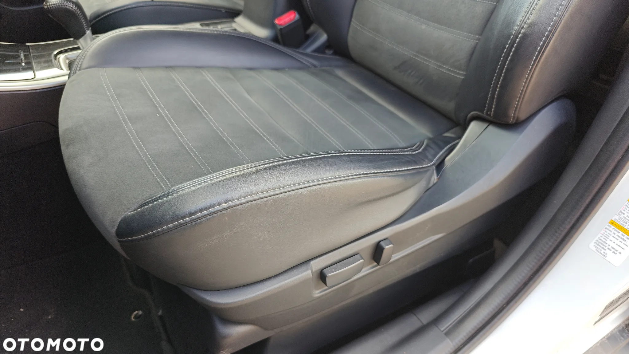 Mitsubishi Outlander 2.4 4WD CVT Instyle - 17