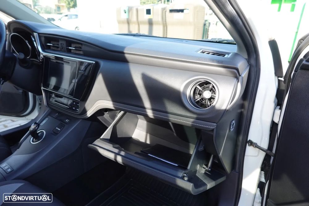 Toyota Auris Touring Sports 1.8 HSD Freestyle - 18