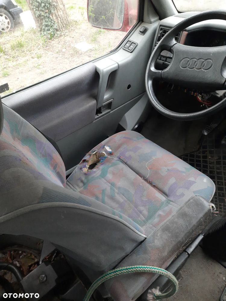 Volkswagen Multivan - 10