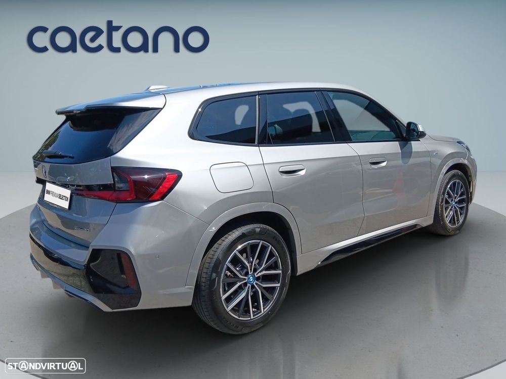 BMW iX1 eDrive20 Pack Desportivo M - 8