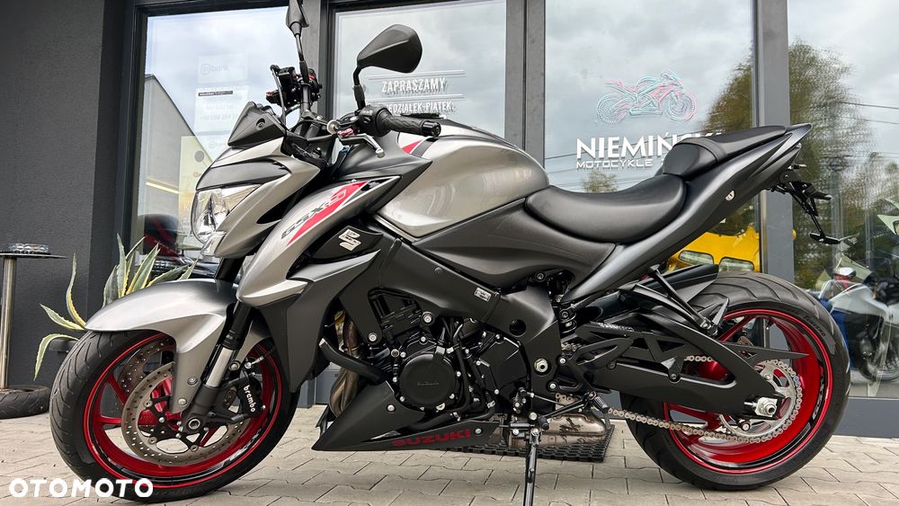 Suzuki GSX 1000 - 32