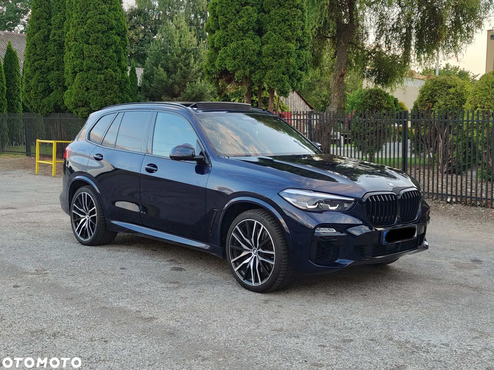 BMW X5 M M50i - 1