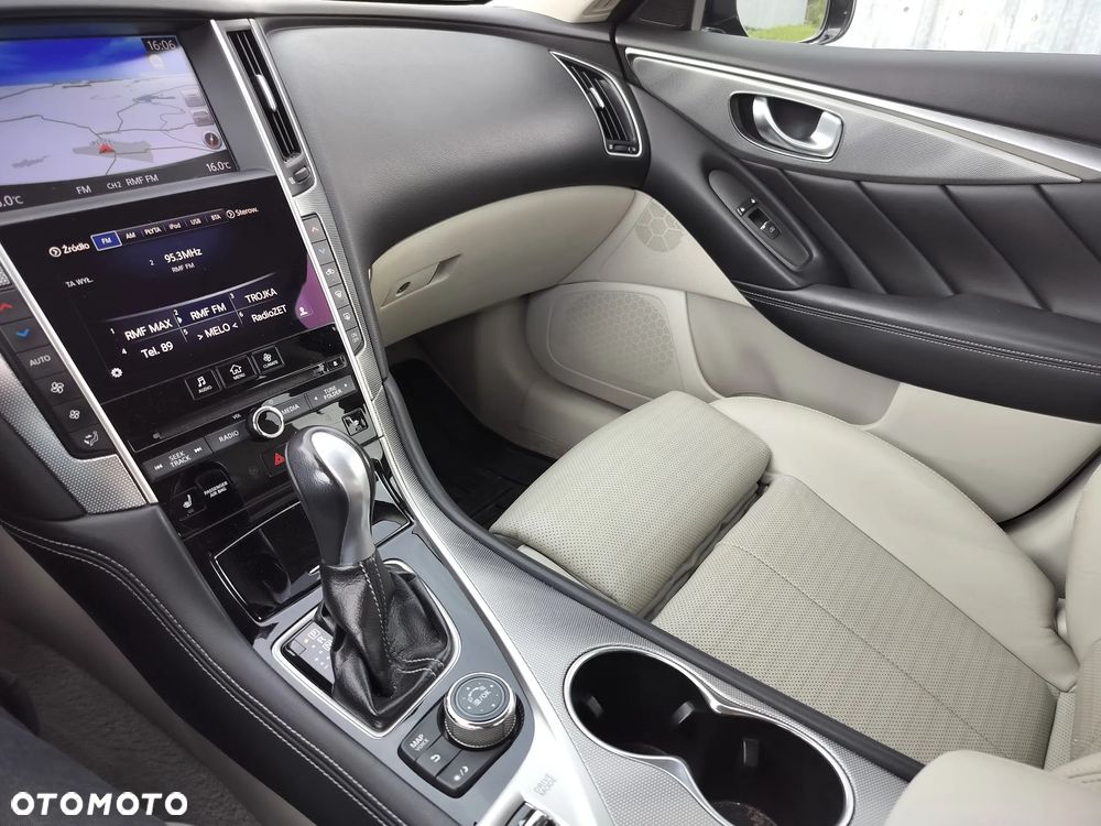 Infiniti Q50 2.0t Sport Sound Studio by Bose - 15
