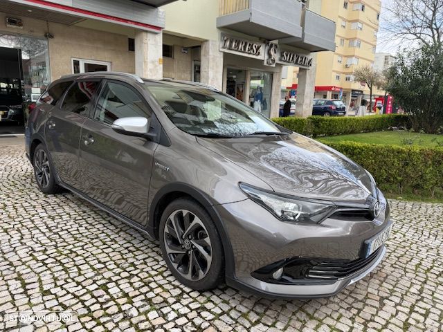 Toyota Auris Touring Sports 1.8 HSD Freestyle - 3
