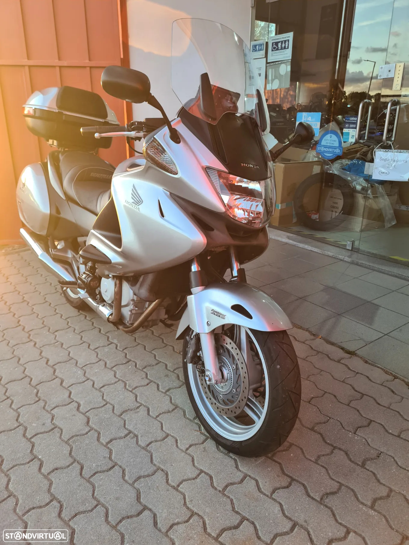 Honda Deauville 700 NT - 2