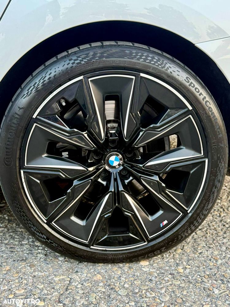 BMW Seria 7 740d xDrive MHEV - 15