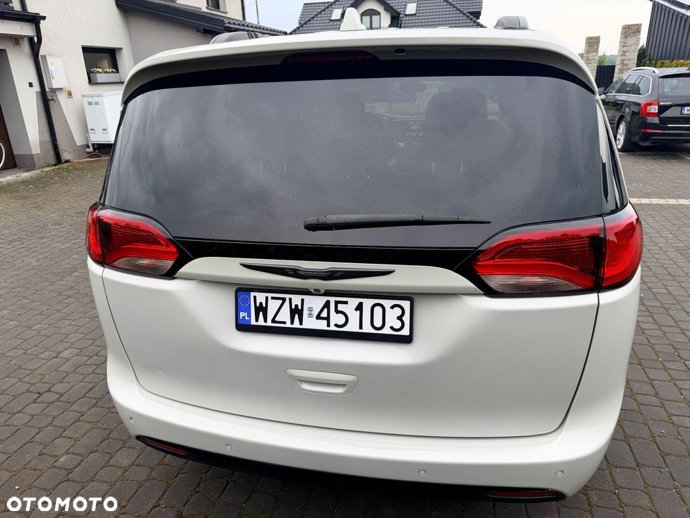 Chrysler Pacifica - 13