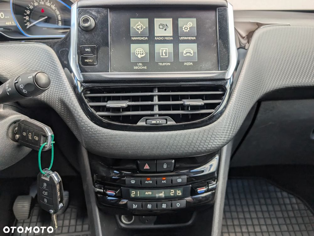 Peugeot 2008 1.2 Pure Tech Allure S&S - 27