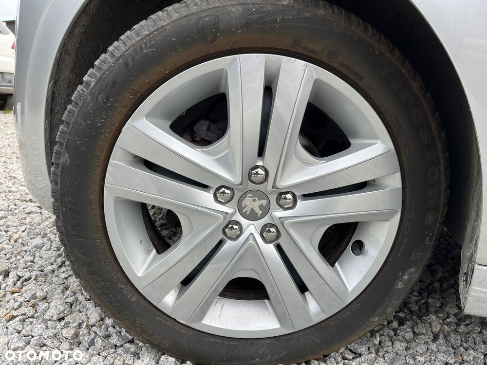 Peugeot 208 1.2 PureTech Style - 25